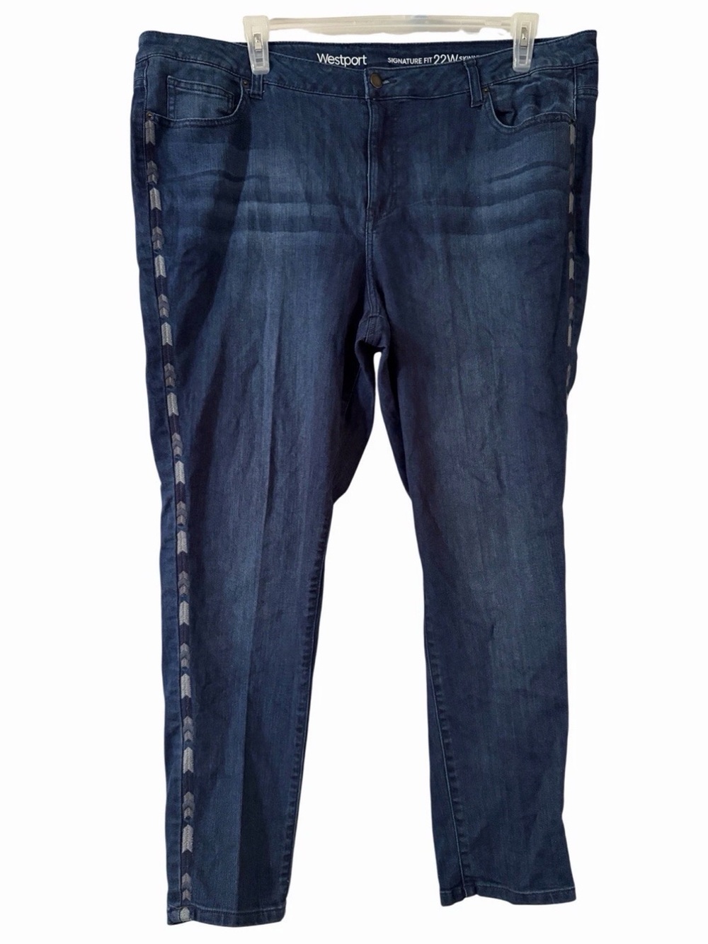 Westport Signature Fit 22W Skinny Jeans Embroidered Side Detailing Dark Wash